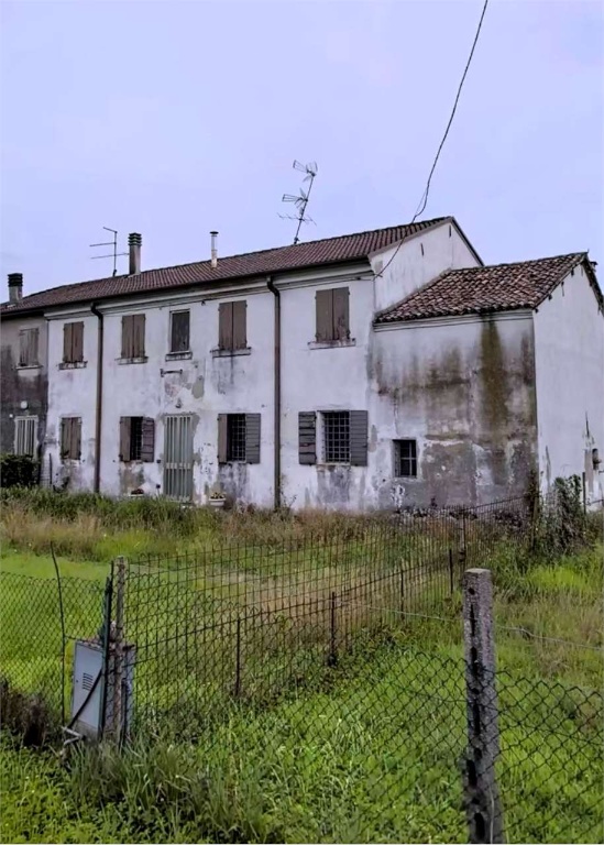 Casa indipendente in Via Alberetto, Salizzole, 11 locali, 262 m²