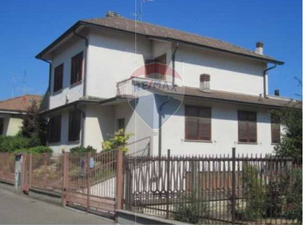 Villa in VIA LEGNANO, Peschiera Borromeo, 7 locali, 3 bagni, con box