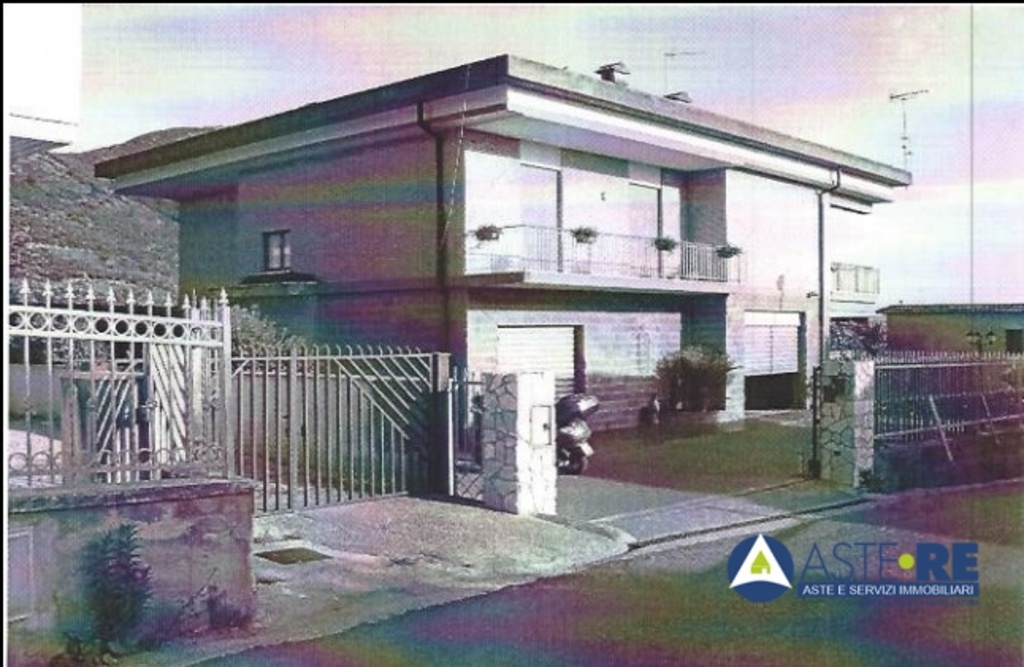 Casa indipendente in Via La Fiora, Terracina, 9 locali, 3 bagni