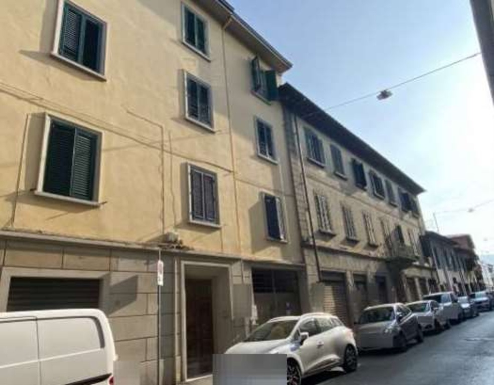 Appartamento in Via Filippo Strozzi, Prato, 5 locali, 69 m², 3° piano