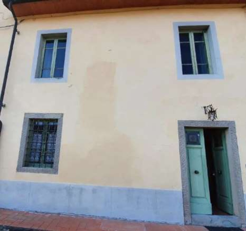 Porzione di casa in Località Bolzano, Vernio, 10 locali, 220 m²
