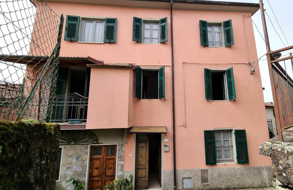 Casa semindipendente a Fivizzano, 4 locali, 1 bagno, 80 m² in vendita