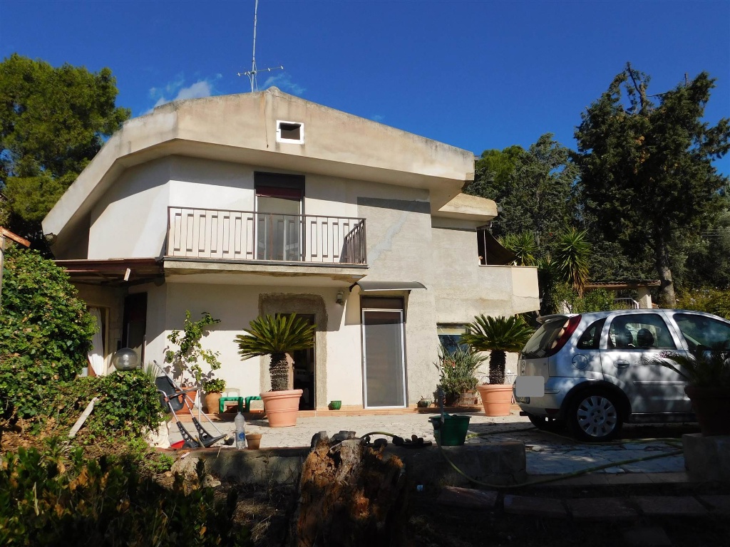 Villa in Viale Stefano Candura 59, Caltanissetta, 6 locali, 2 bagni