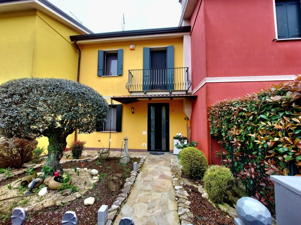 Villa a schiera in Via Munerati 63, Rovigo, 5 locali, 2 bagni, garage