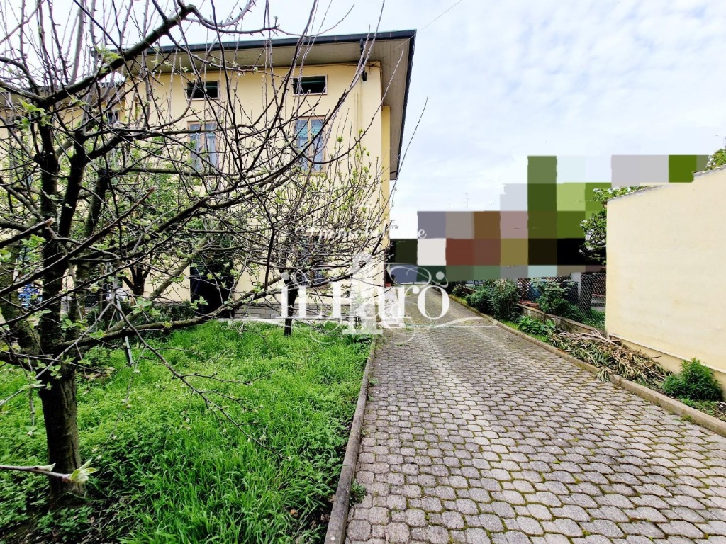 Terratetto - terracielo a Prato, 6 locali, 3 bagni, giardino privato