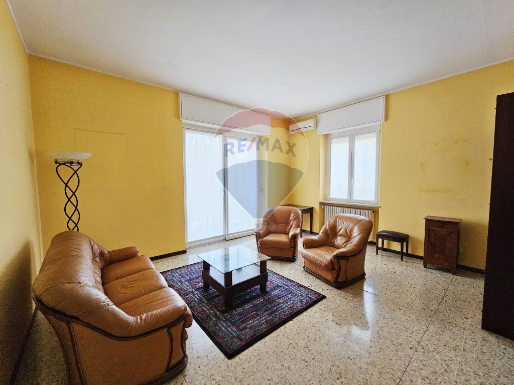 Appartamento in VICOLO DELLO SPORT, Turbigo, 5 locali, 1 bagno, 134 m²