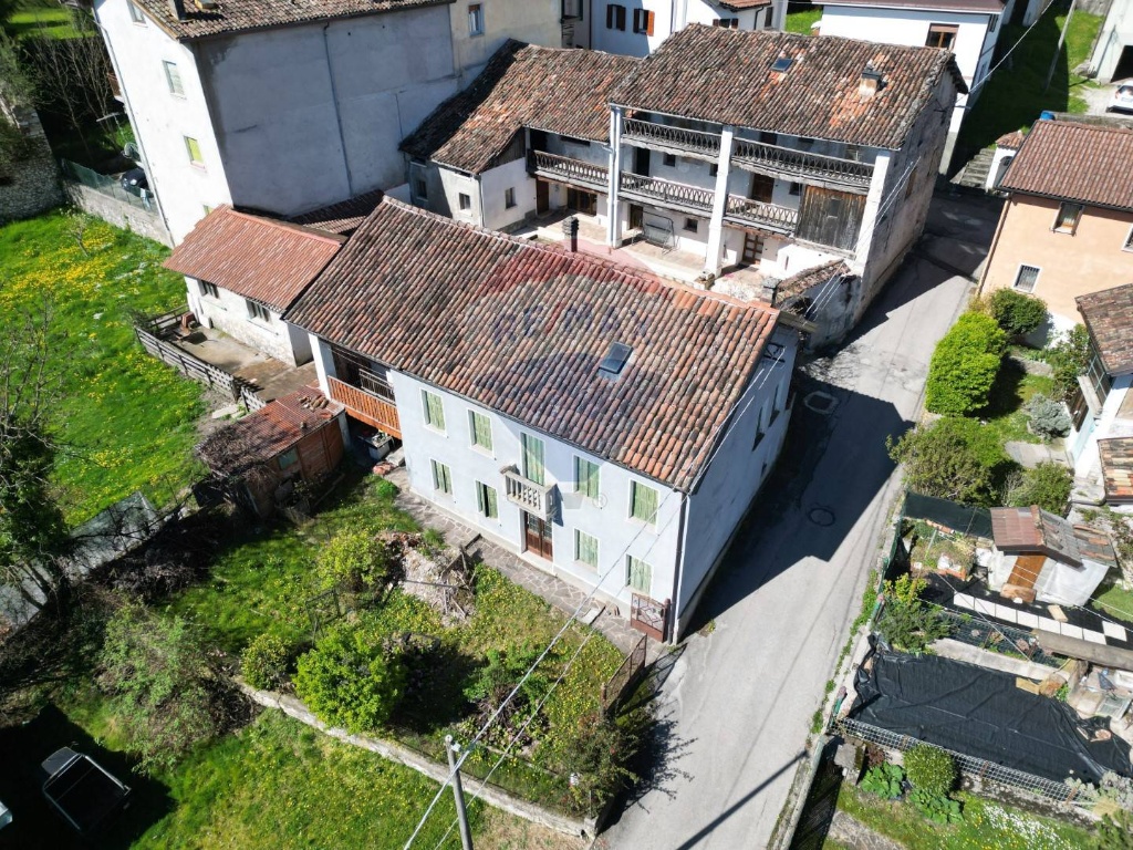 Casa indipendente in Via Maras, Sospirolo, 10 locali, 1 bagno, 200 m²
