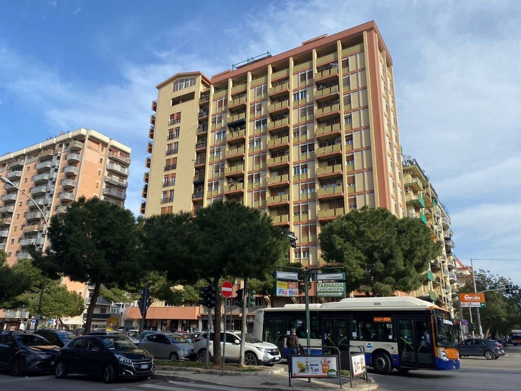 Appartamento in Via Alcide De Gasperi, Palermo, 5 locali, 2 bagni