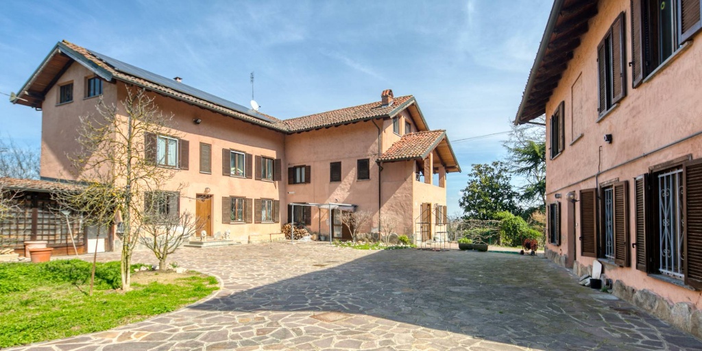 Casa indipendente in Località Vallarone, Asti, 12 locali, 3 bagni