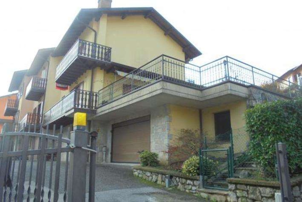 Appartamento in Via Vittorio Emanuele 52/G, Strozza, 7 locali, 156 m²