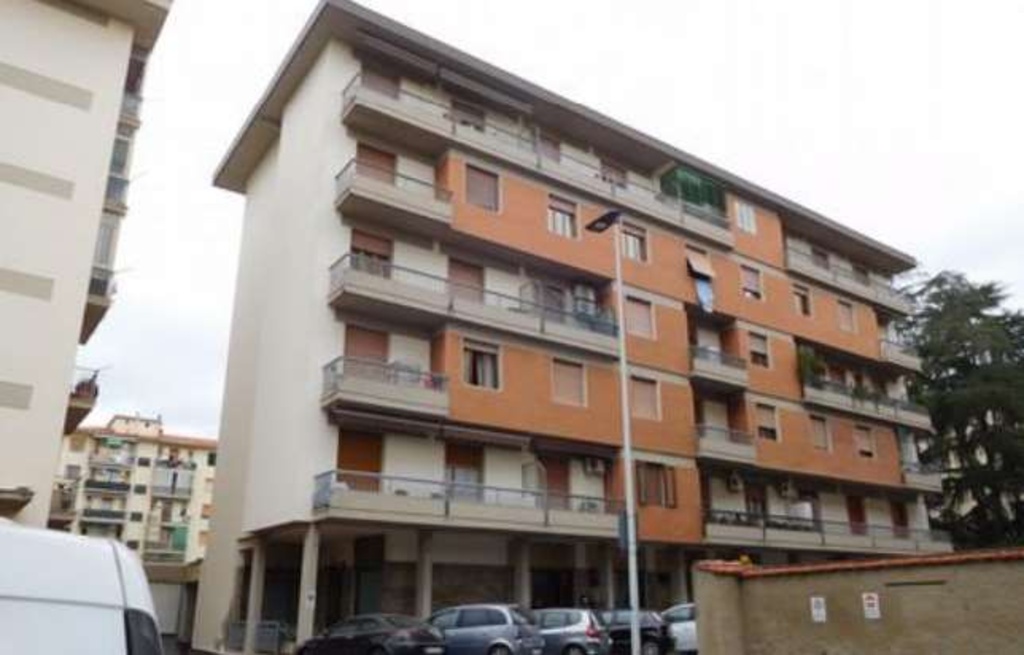 Appartamento in Via Ugo Corsi, Firenze, 6 locali, 1 bagno, 62 m²