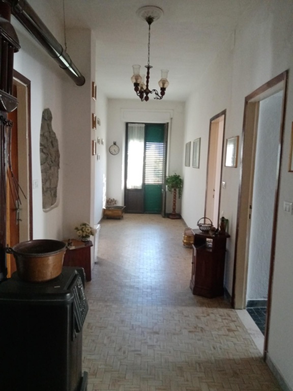 Villa trifamiliare a Comano, 5 locali, 1 bagno, posto auto, arredato