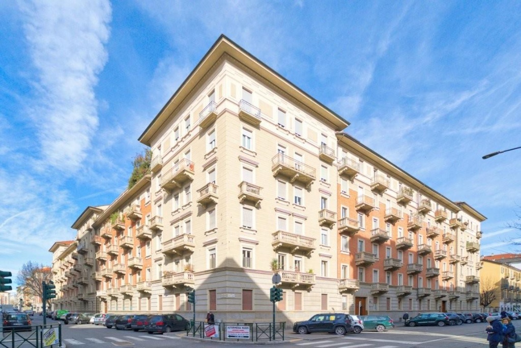 Attico a Torino, 6 locali, 4 bagni, 220 m², 5° piano, ascensore