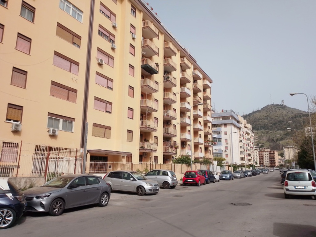 Appartamento in Via Giuseppe Cimbali, Palermo, 1 bagno, 102 m²
