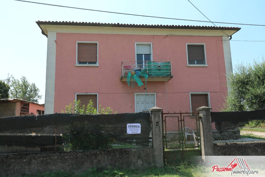 Villa in Via Turbina, Verona, 10 locali, 3 bagni, giardino privato