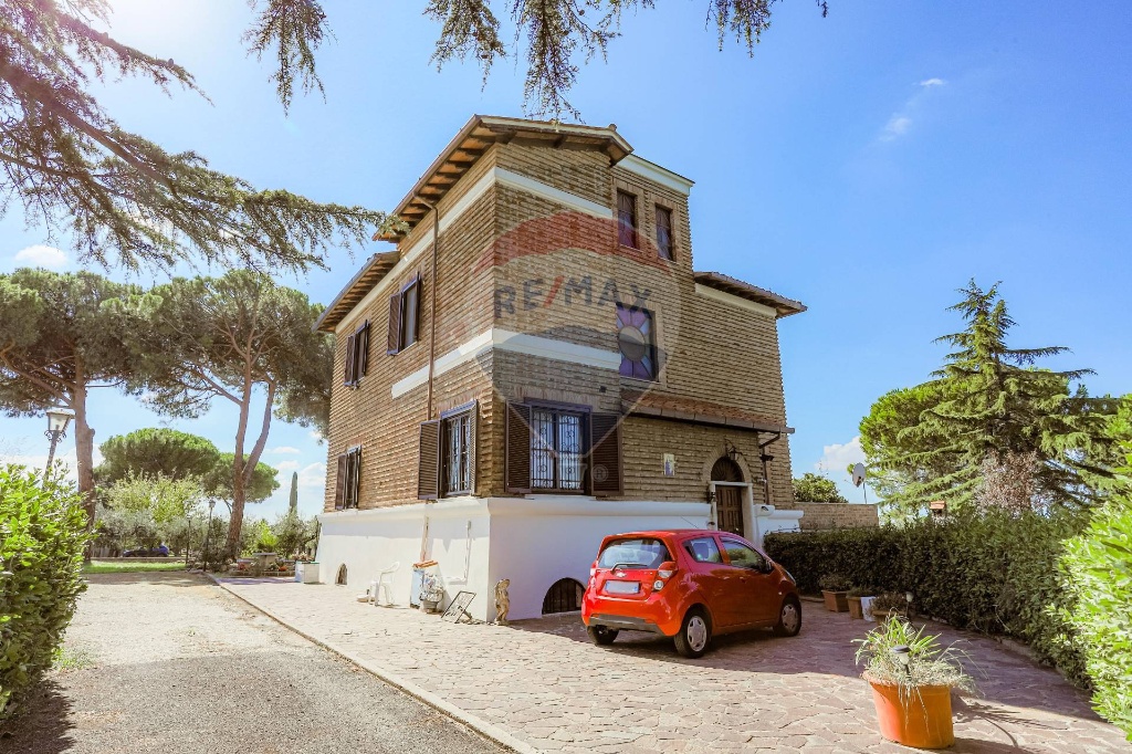 Villa in Via di villafranca, Albano Laziale, 10 locali, posto auto