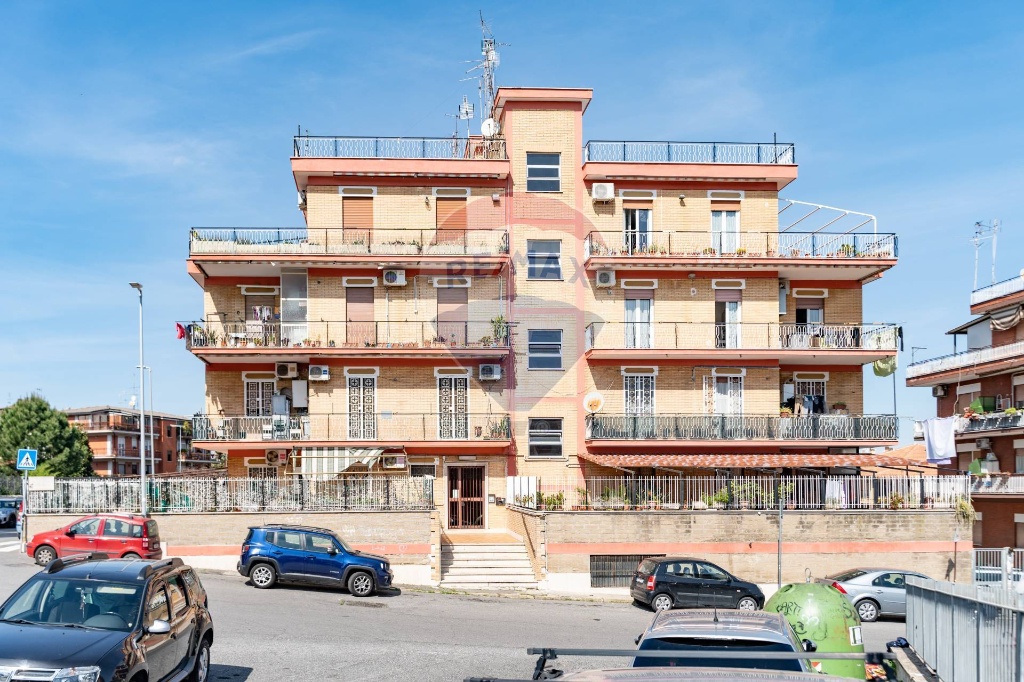 Appartamento in Via Corleone, Roma, 5 locali, 1 bagno, posto auto