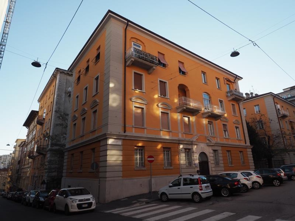 Trilocale a Trieste, 2 bagni, 121 m², riscaldamento autonomo