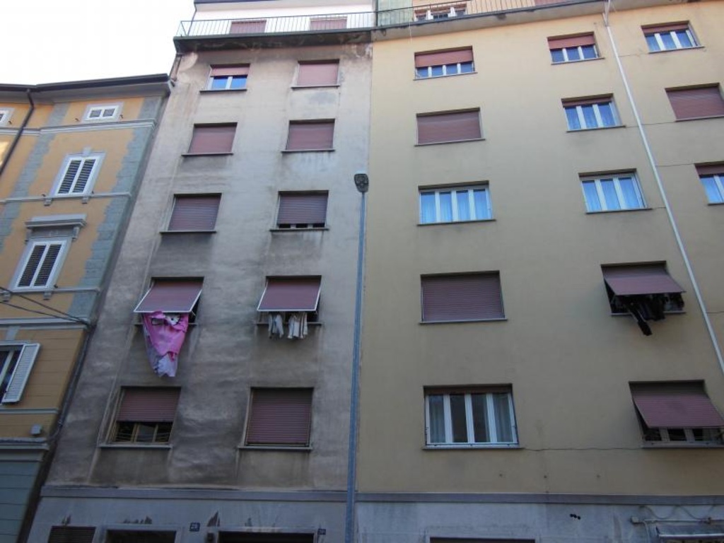 Trilocale a Trieste, 1 bagno, 81 m², 6° piano, riscaldamento autonomo