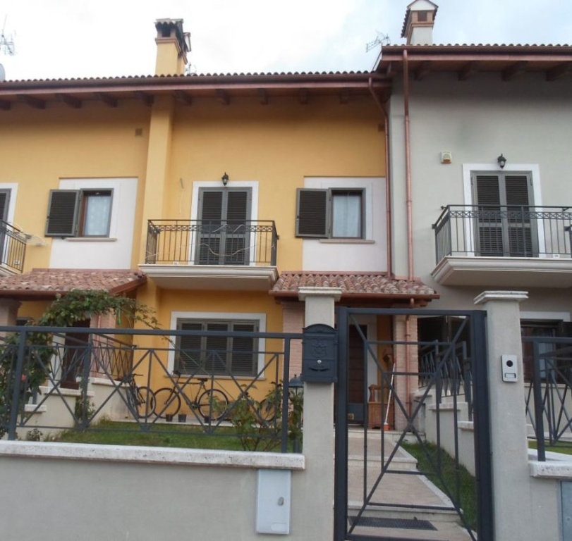 Villa in Armando Lattaro, Tagliacozzo, 10 locali, 3 bagni, 160 m²
