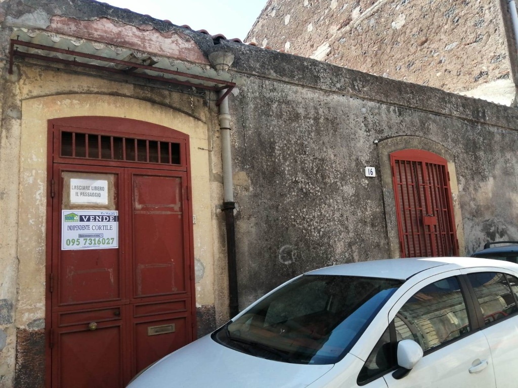 Casa indipendente in Via Feliciotto 18, Catania, 4 locali, 1 bagno