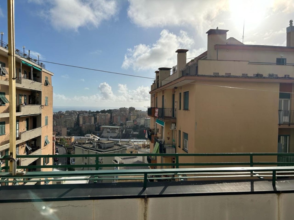 Appartamento in Via Giuseppe Sapeto, Genova, 6 locali, 1 bagno, 90 m²