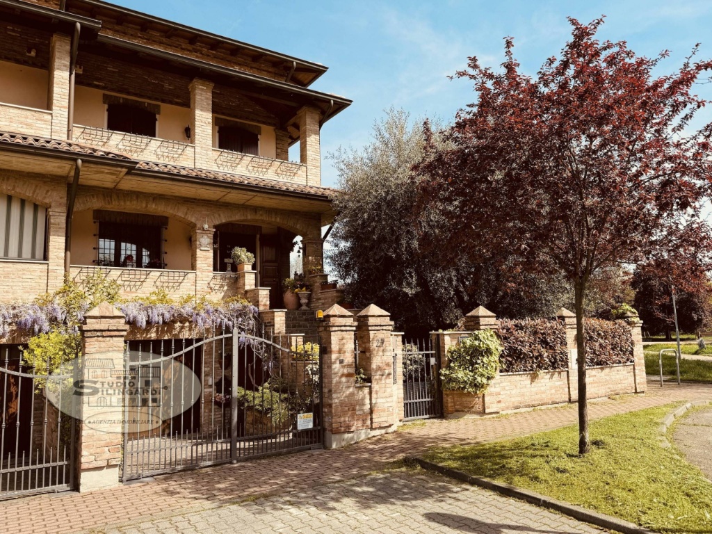 Villa a schiera a Formigine, 10 locali, 3 bagni, giardino privato