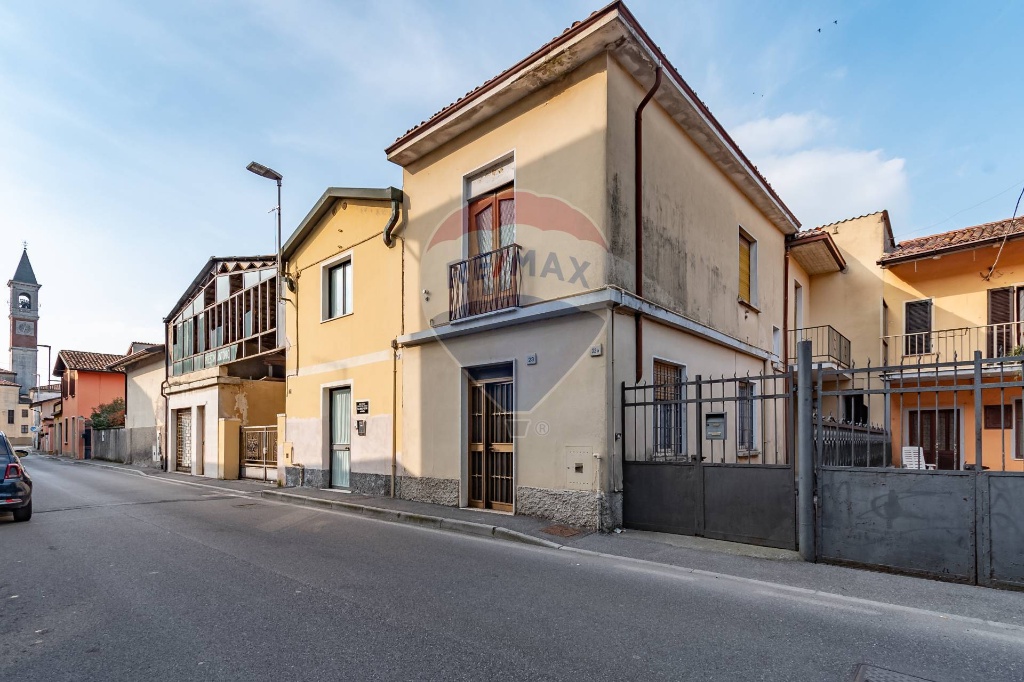 Casa indipendente in Via San Michele, Bassano Bresciano, 4 locali