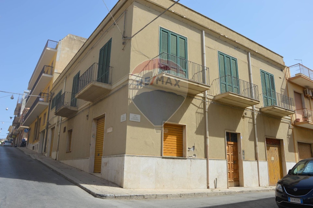 Casa indipendente in Via Girolamo Savonarola, Pachino, 14 locali