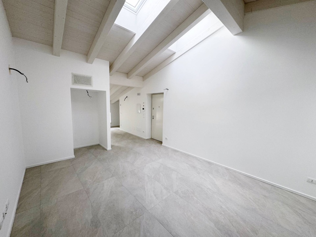 Attico in Via nuova, Ala, 6 locali, 2 bagni, 150 m², ultimo piano
