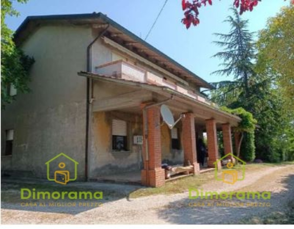 Appartamento bifamiliare in Via Pinerolo, Cesena, 8 locali, 3 bagni