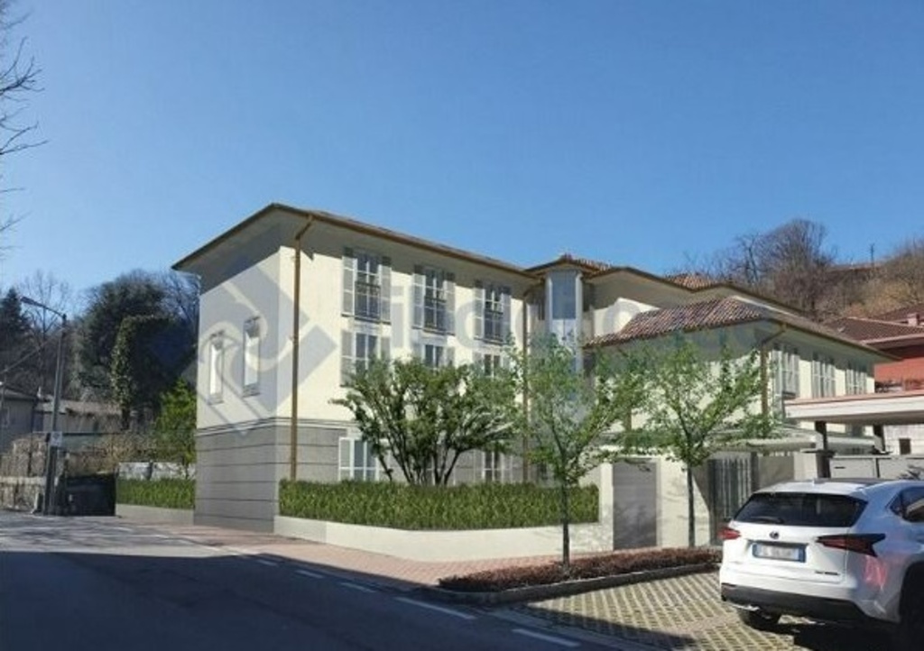 Quadrilocale in VIA DEI MULINI, Verano Brianza, 3 bagni, 170 m²