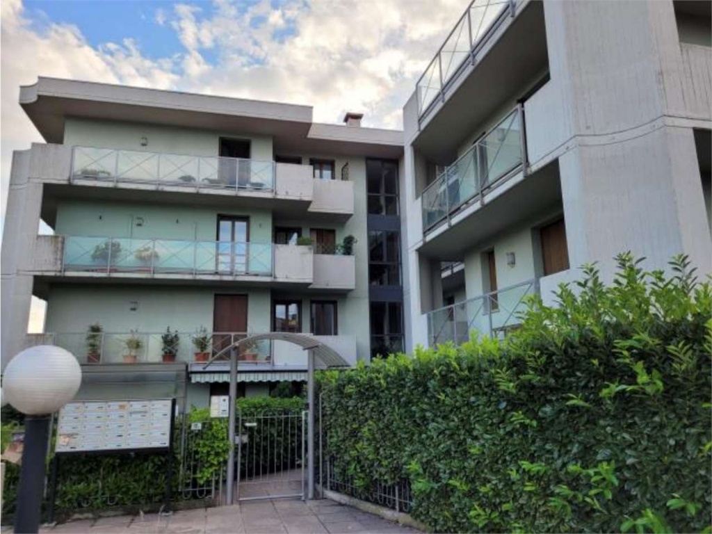 Appartamento in Via Lombardia 12/A, Alzano Lombardo, 5 locali, 156 m²