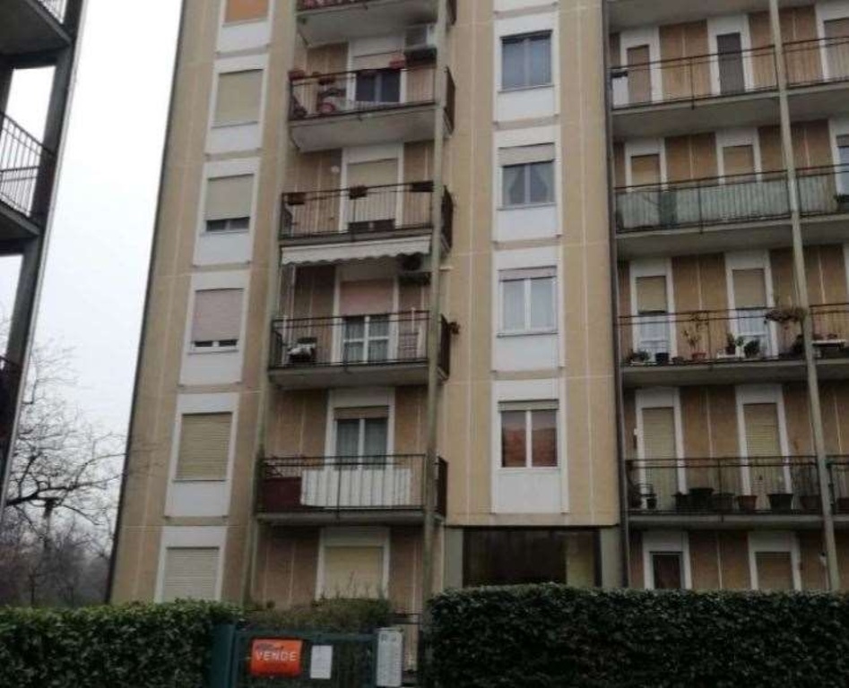 Appartamento in Via Donato Bramante 16, Limbiate, 6 locali, 1 bagno