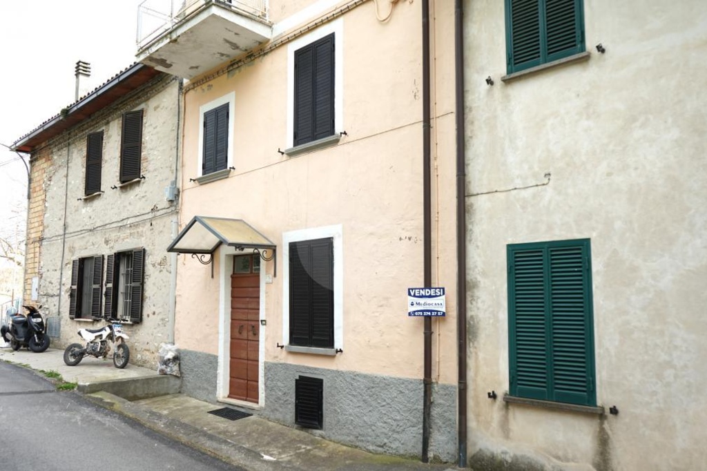 Casa indipendente in Via della Ferrata, Gubbio, 5 locali, 1 bagno