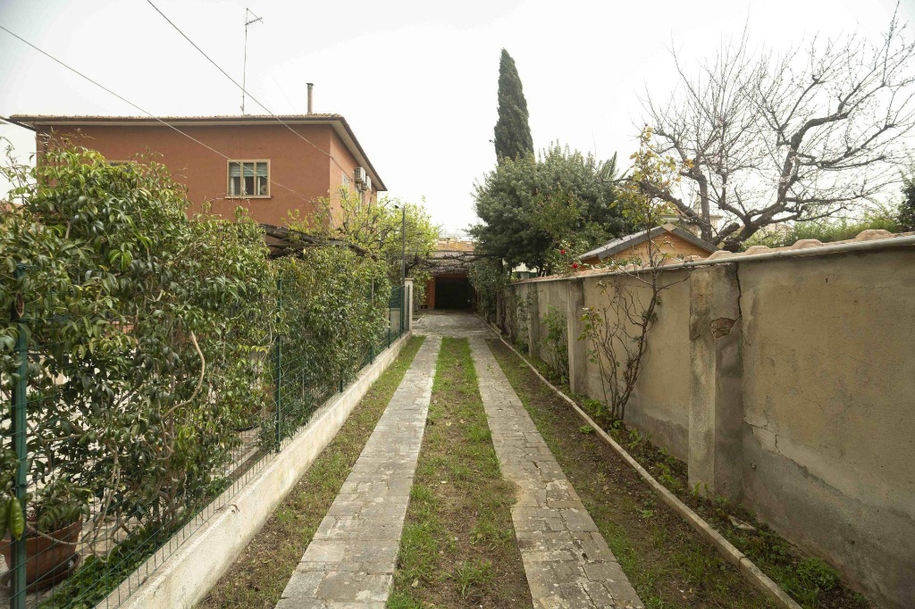 Villa in Via Buozzi 89, Grosseto, 10 locali, 2 bagni, giardino privato