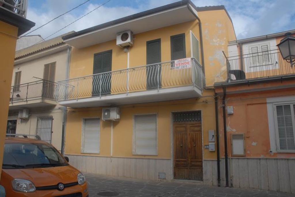 Villa a schiera in Via Belvedere 14, Soverato, 7 locali, 2 bagni