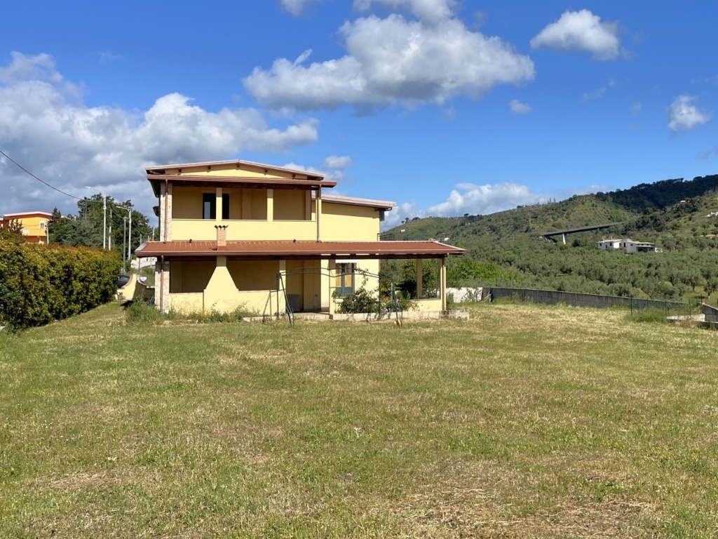 Villa singola a Catanzaro, 6 locali, 3 bagni, giardino privato, 338 m²