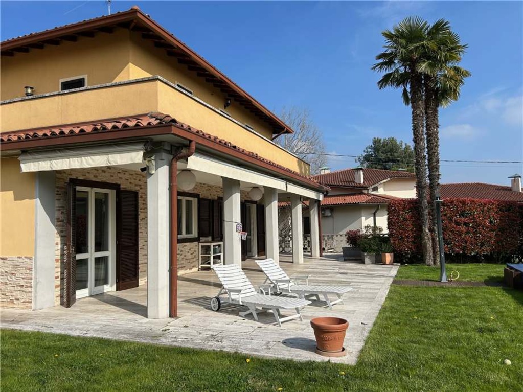 Villa singola in Via Pelabrocco 23, Castelli Calepio, 10 locali