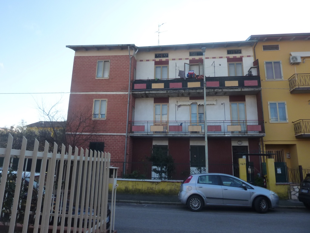 Appartamento a Prato, 5 locali, 1 bagno, posto auto, 97 m², 2° piano