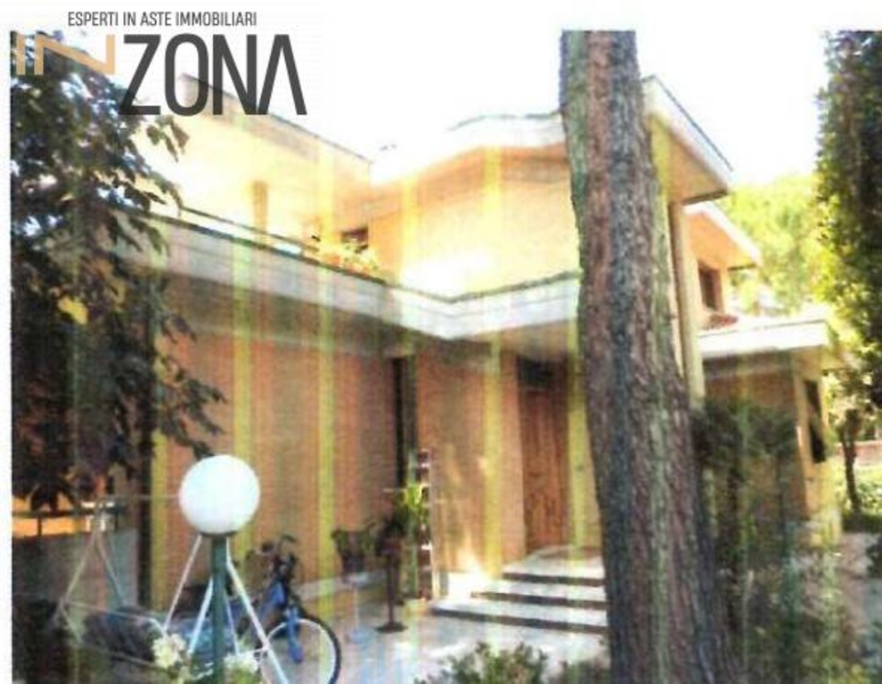 Villa in Via Ambrogio Mazenta, Macerata, 4 locali, 2 bagni, con box
