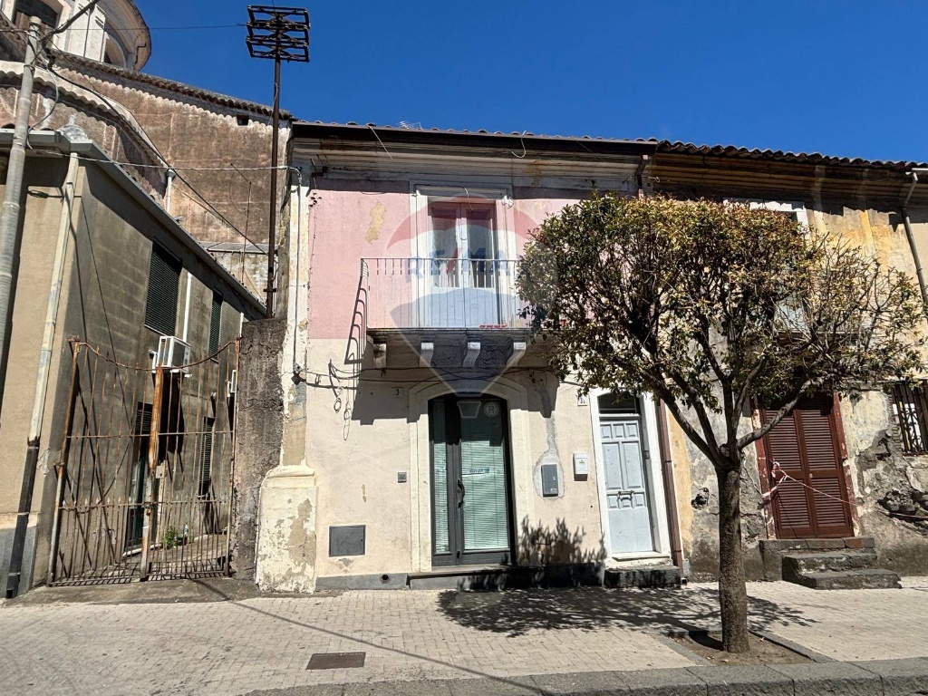 Quadrilocale in Via Vittorio Emanuele, Aci Sant'Antonio, 2 bagni