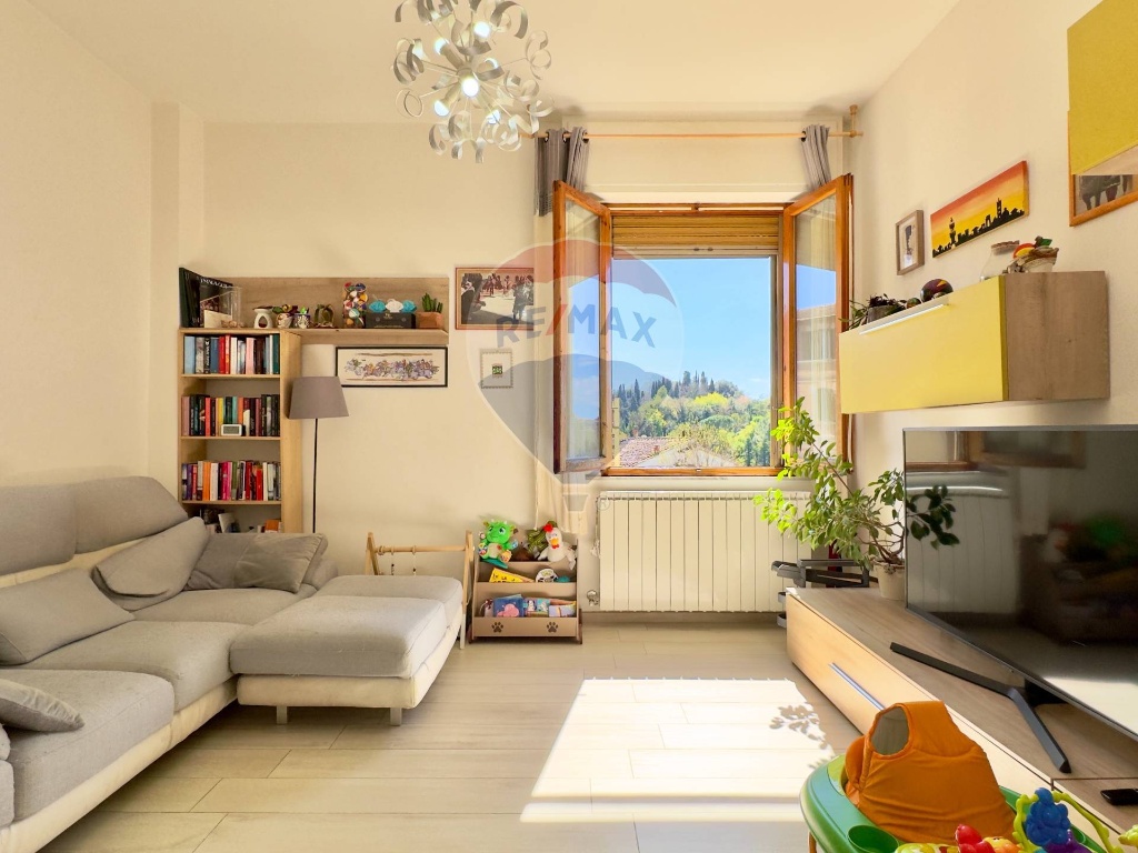Appartamento a Siena, 6 locali, 1 bagno, 93 m², 1° piano in vendita
