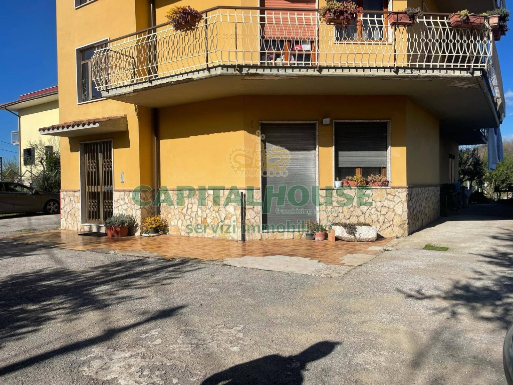 Appartamento a Capriglia Irpina, 7 locali, 3 bagni, posto auto, 215 m²