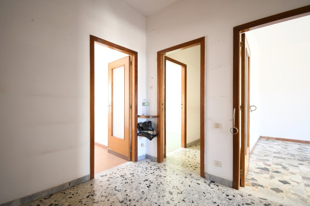 Quadrilocale a Cagliari, 1 bagno, 128 m², terrazzo, da ristrutturare