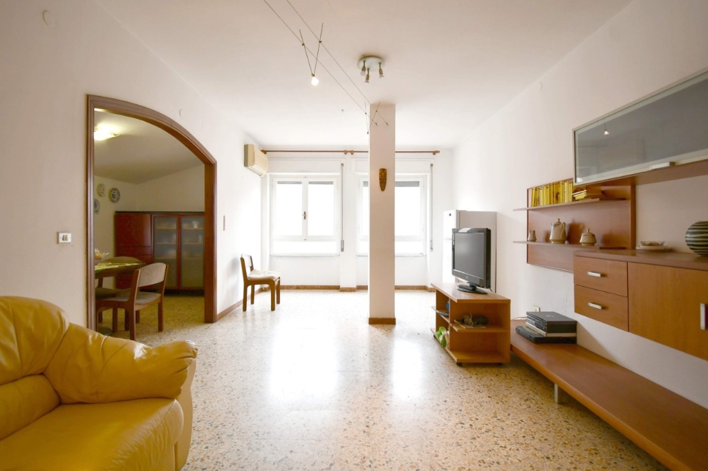 Attico a Cagliari, 3 locali, 1 bagno, 230 m², terrazzo in vendita