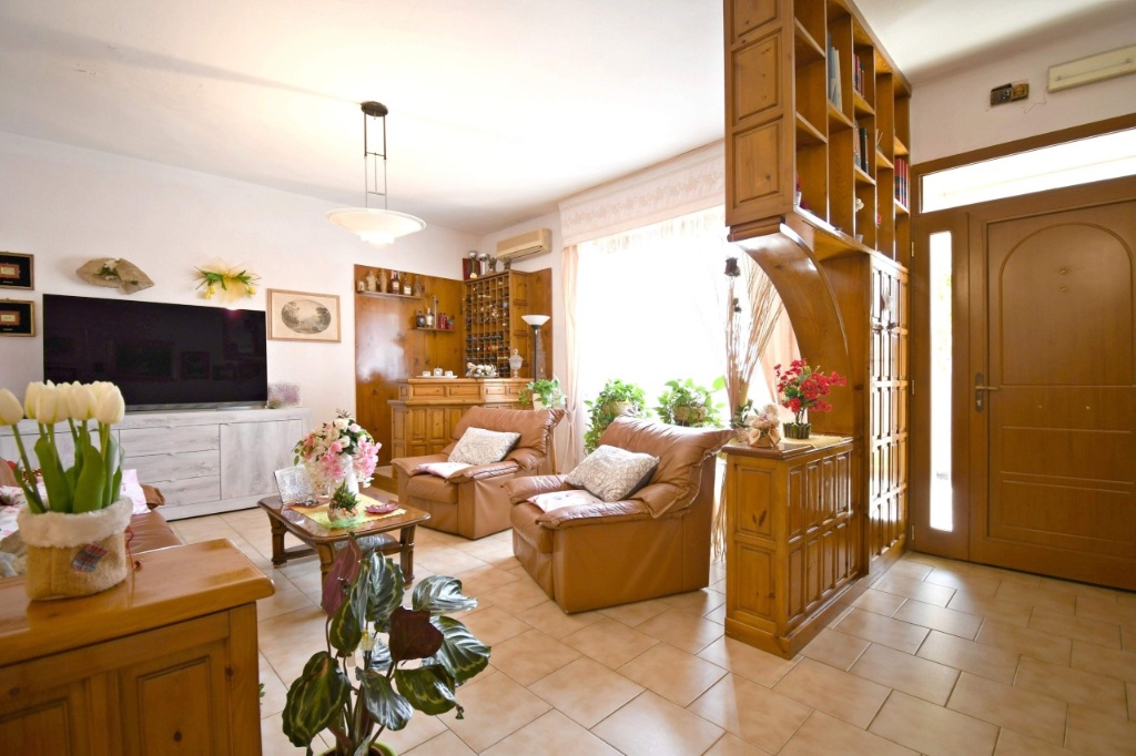 Casa indipendente a Cagliari, 4 locali, 1 bagno, 150 m² in vendita
