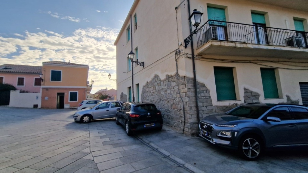 Quadrilocale a La Maddalena, 1 bagno, 92 m², riscaldamento autonomo