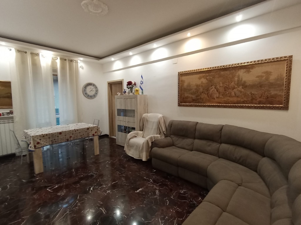 Appartamento in Via Molteni, Genova, 6 locali, 1 bagno, 127 m²