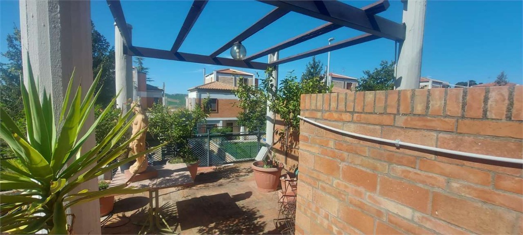 Villa a schiera ad Ancona, 5 locali, 2 bagni, giardino privato, garage